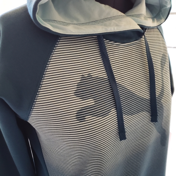 Puma Hoodie Size: XL Thermal Cell Sweatshirt With Pockets Blue Coral NWT - Picture 6 of 13